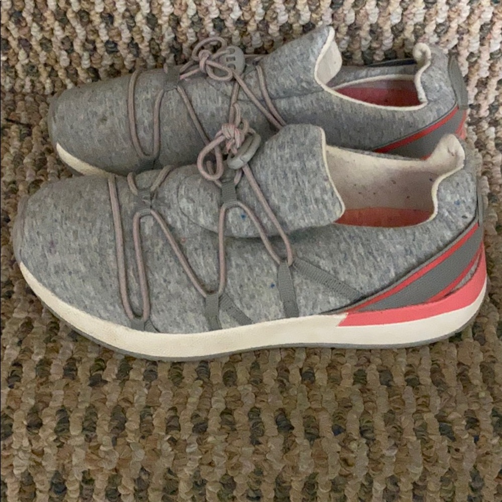 Girl’s Grey Slip On Sneakers Sz 3